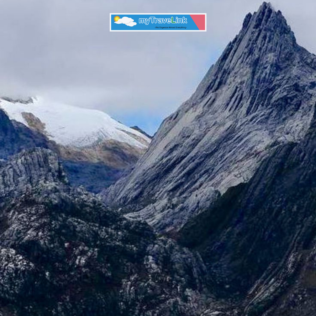 Menaklukkan Langit Nusantara: 7 Puncak Tertinggi di Indonesia yang Wajib Kamu Daki