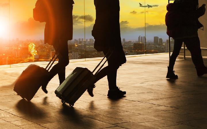 jangan sampai lupa 8 list barang yang wajib dibawa saat pergi traveling
