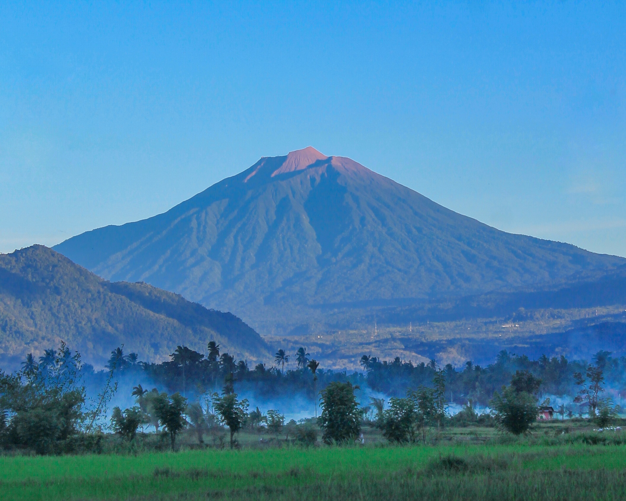 Gunung Di Indonesia Yang Menjadi Tempat Destinasi Wisata Favorit