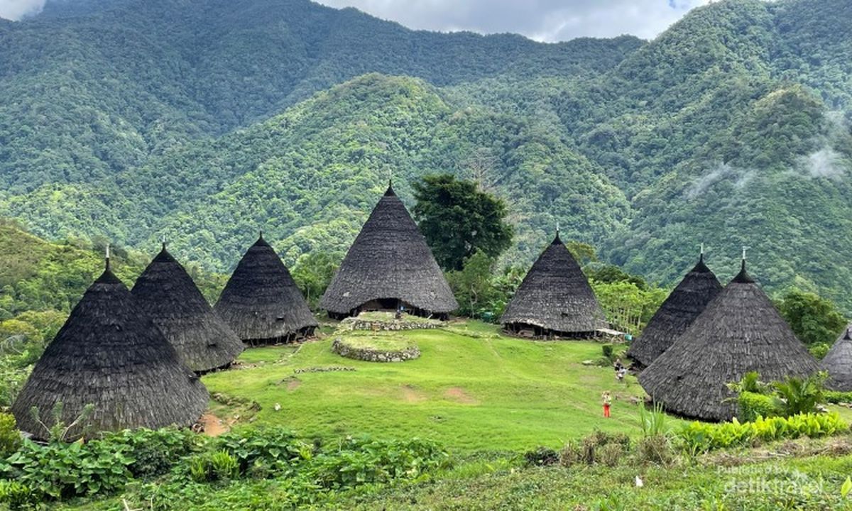 DESA WAE REBO SEBAGAI DESTINASI WISATA BUDAYA