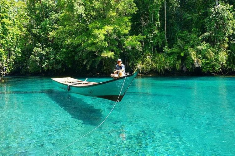ARTIKEL DANAU-DANAU TERINDAH DI INDONESIAYANG MENARIK UNTUK ANDA KUNJUNGI