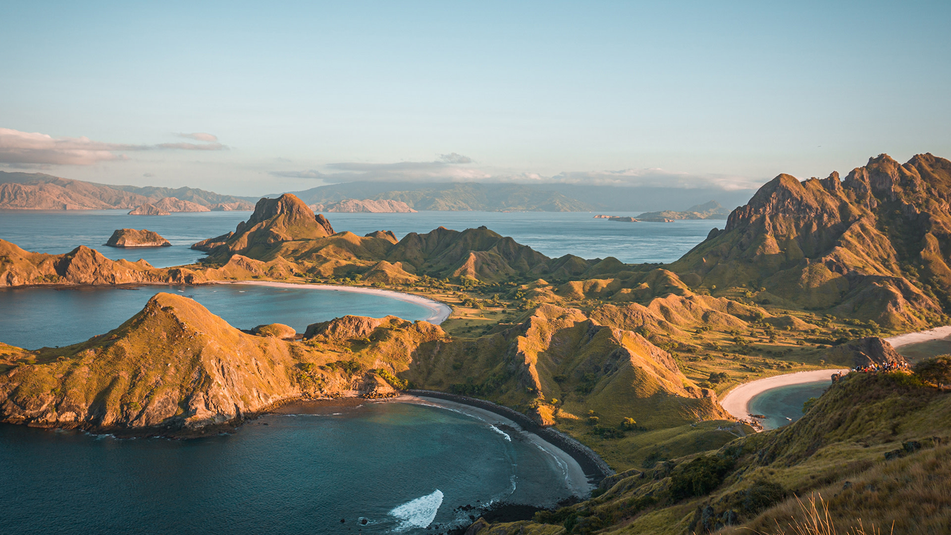 LABUAN BAJO SURGA DUNIA MEMPESONA