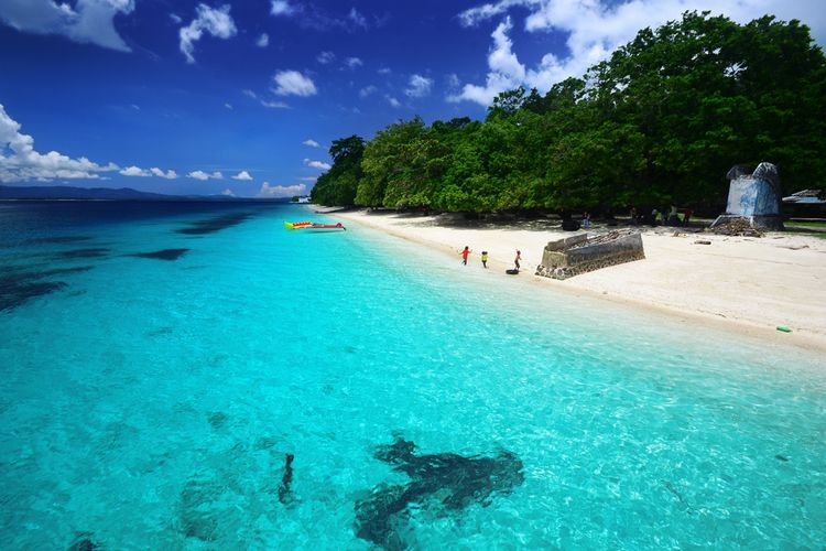 KEINDAHAN PANTAI LIANG AMBON