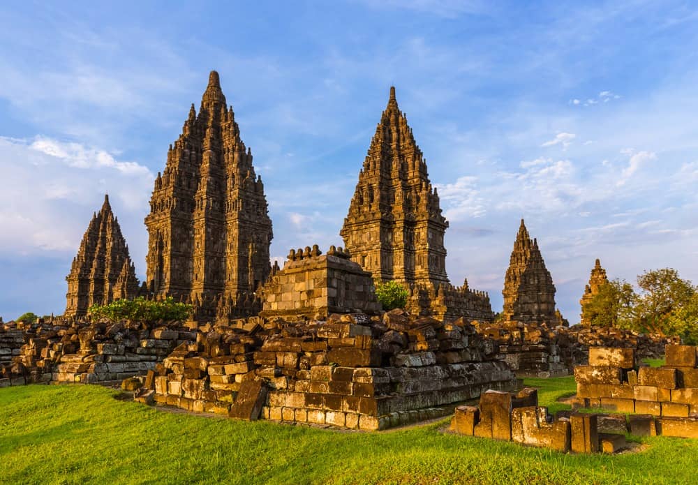 REKOMENDASI DESTINASI CANDI TERKENAL DI INDONESIA