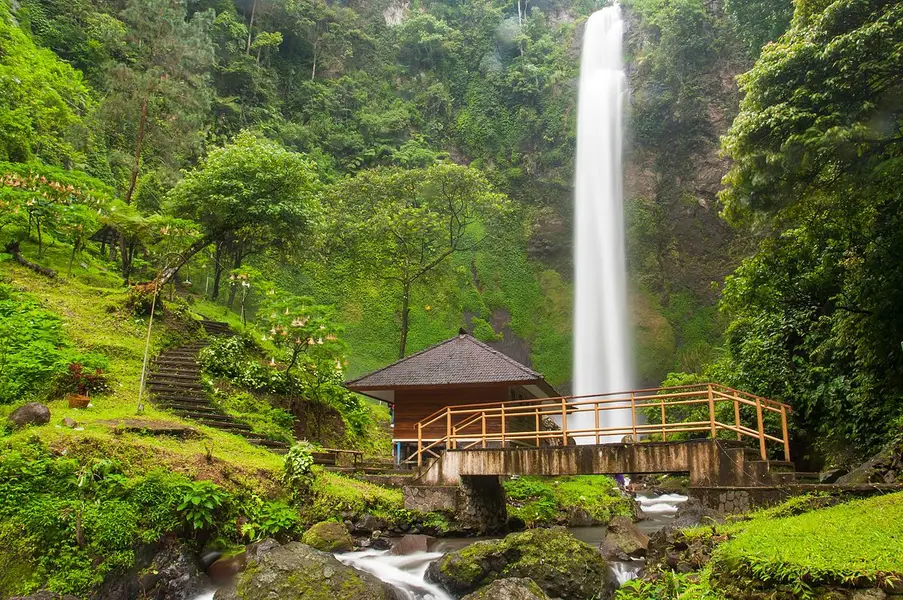 Curug Cimahi Bandung – Menikmati Pesona Air Terjun Pelangi di Tengah Alam Sejuk Lembang